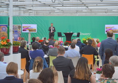 Klaus Gaumann, marketing director with Selecta one, the winner of last year's FleuroStar Award with the Purple Sun. He said that after winning the award, they first celebrated, but then they were stunned by the media attention generated by FleuroSelect. According to the company, the product sold a lot more in the past year than before.